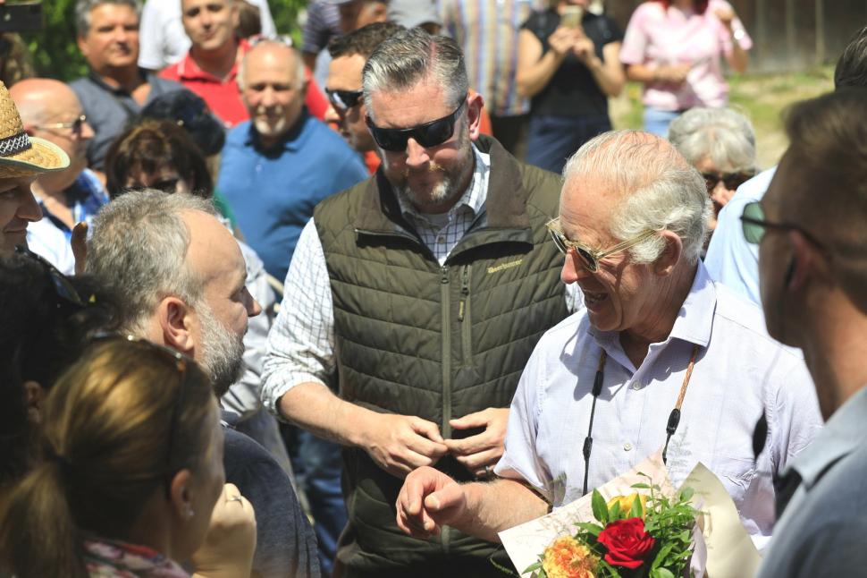 Noi imagini cu Regele Charles al III-lea la Valea Zălanului | Ce cadouri a primit de la localnici 838414