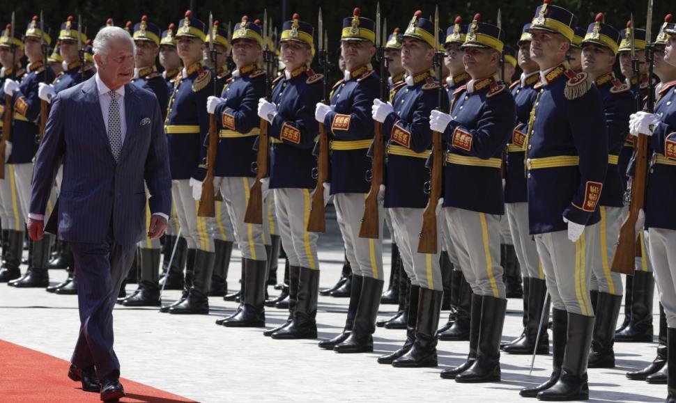 Regele Charles, dat în judecată de o româncă. Femeia a cerut ordin de protecție împotriva suveranului britanic 838458