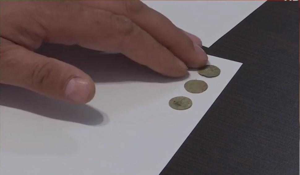 Un sibian a descoperit o comoară veche de 1700 de ani. Recompensa pe care o va primi bărbatul pentru banii găsiţi 838289