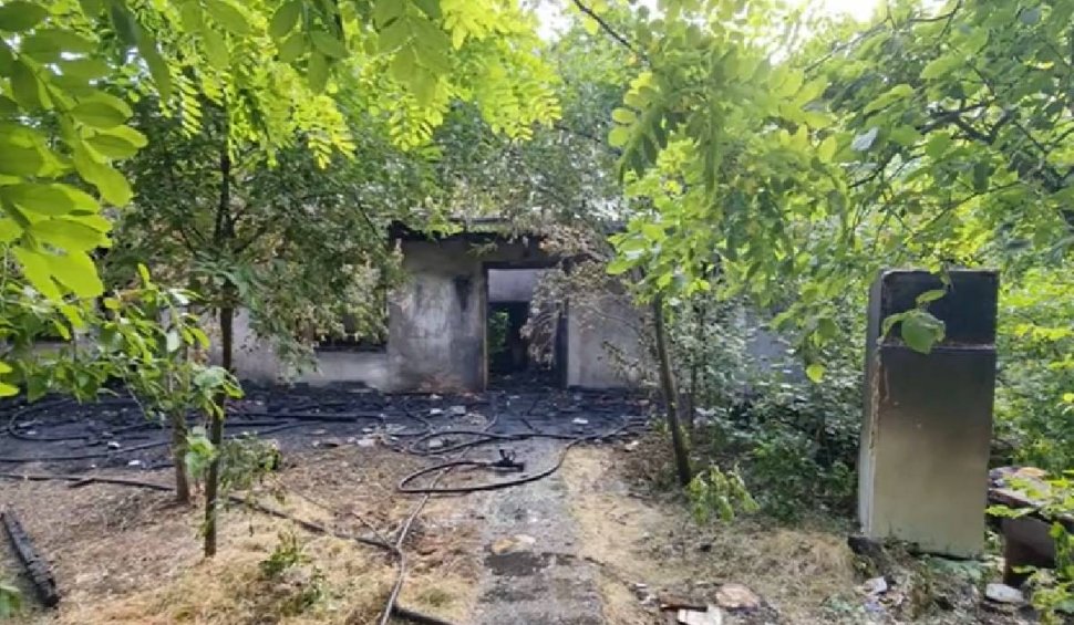 Bărbat din Botoșani, ars de viu în casa incendiată de propriul tată. Alarma a fost dată de un vecin