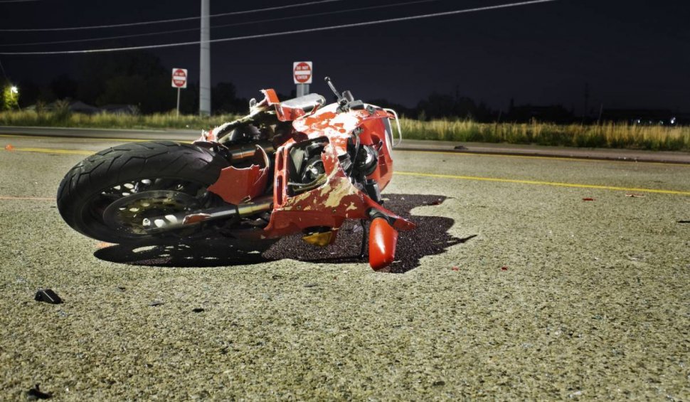 Un șofer beat și fără permis, a lovit cu o mașină neîmatriculată un motociclist, pe un drum din Giurgiu. Victima a murit pe loc