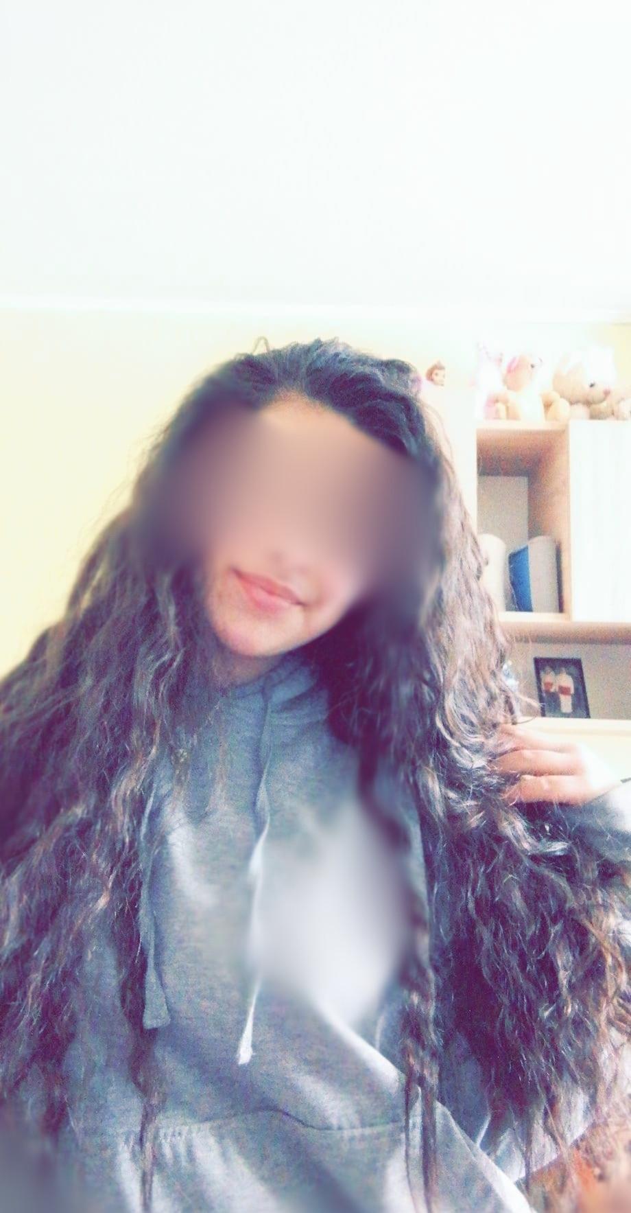 Ea este Andrada, eleva de 17 ani, la un pas de moarte, din vina medicilor. A fost operată de apendicită, deși avea o tumoare 838931