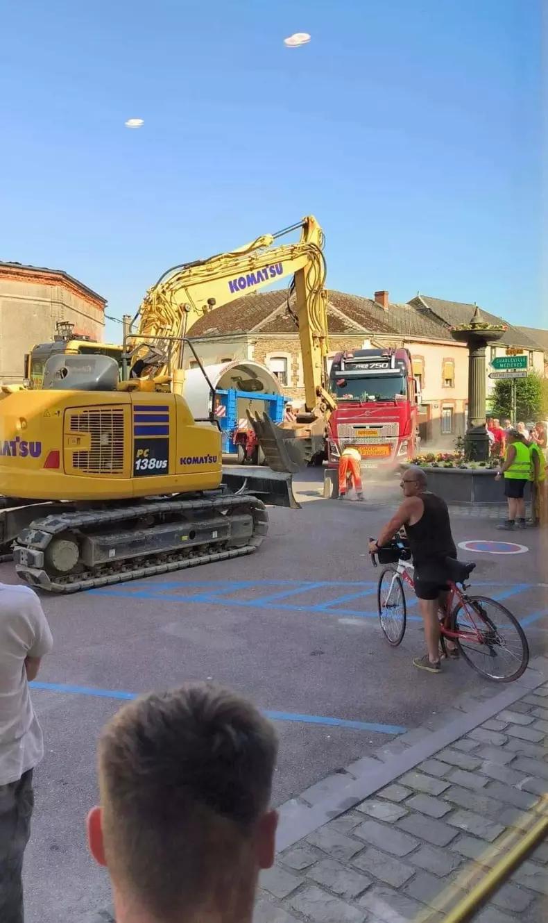 "Nu îmi dau seama cum au crezut ei că acesta e un traseu pe care îl pot folosi" Ruta aleasă de un şofer român de TIR a blocat ore în şir un sat din Franţa 838834