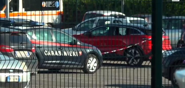 O fetiţă de un an a fost găsită moartă în maşină, după ce tatăl a crezut că a dus-o la creşă, dar a uitat-o în soare, în Italia 839095