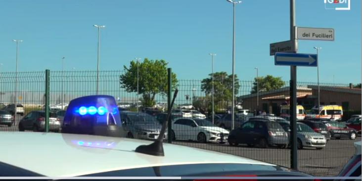 O fetiţă de un an a fost găsită moartă în maşină, după ce tatăl a crezut că a dus-o la creşă, dar a uitat-o în soare, în Italia 839096