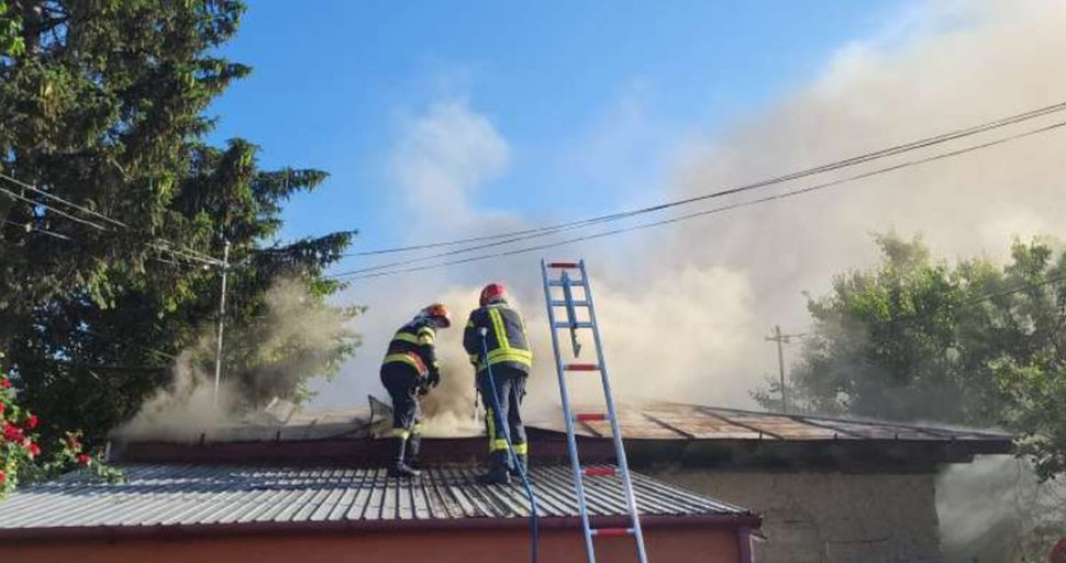 Incendiu uriaş în Giurgiu. Trei case au ars de la un scurtcircuit