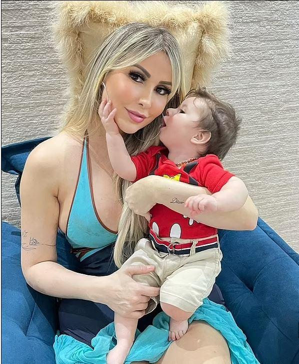 O tânără mamă a doi copii, cu un milion de urmăritori, a murit în urma unei intervenţii estetice periculoase  839133