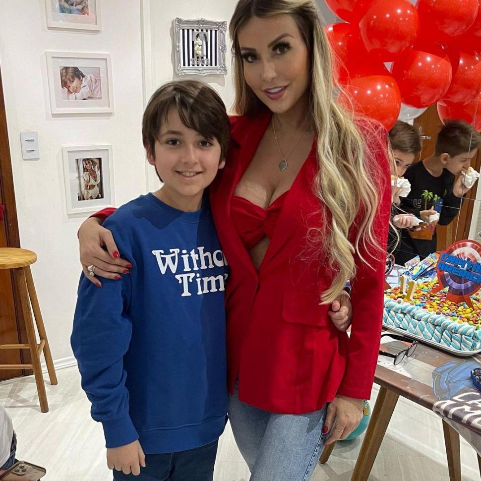 O tânără mamă a doi copii, cu un milion de urmăritori, a murit în urma unei intervenţii estetice periculoase  839137