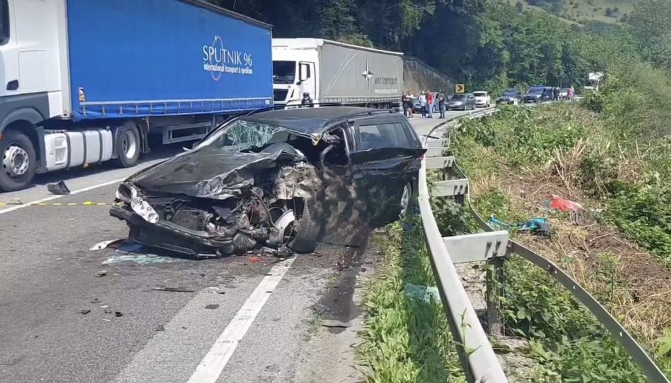 Un bărbat de 52 de ani a murit strivit sub roţile unui TIR, în urma unui accident cumplit în Orşova  839325