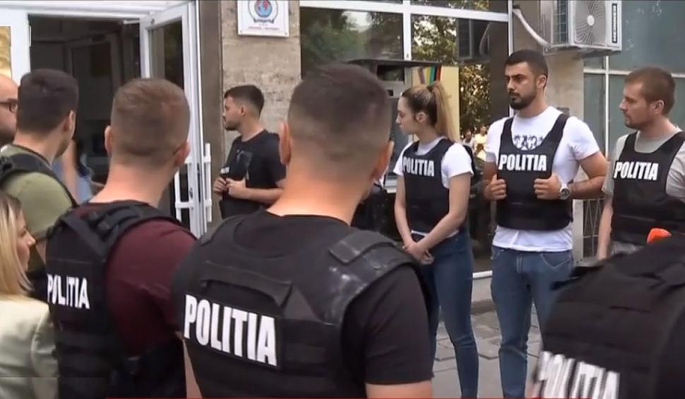 Cordon de poliţişti pentru mama fetiţei de 12 ani ucise în Berceni, după ce a ieşit de la audieri 839301