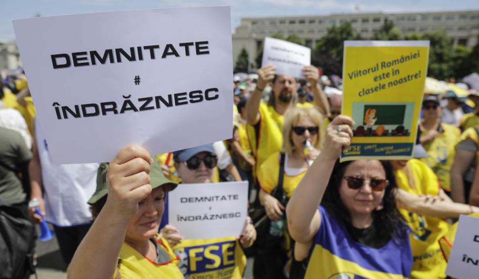 Mii de profesori au protestat în Piaţa Victoriei şi au pornit în marş spre Palatul Cotroceni 839335