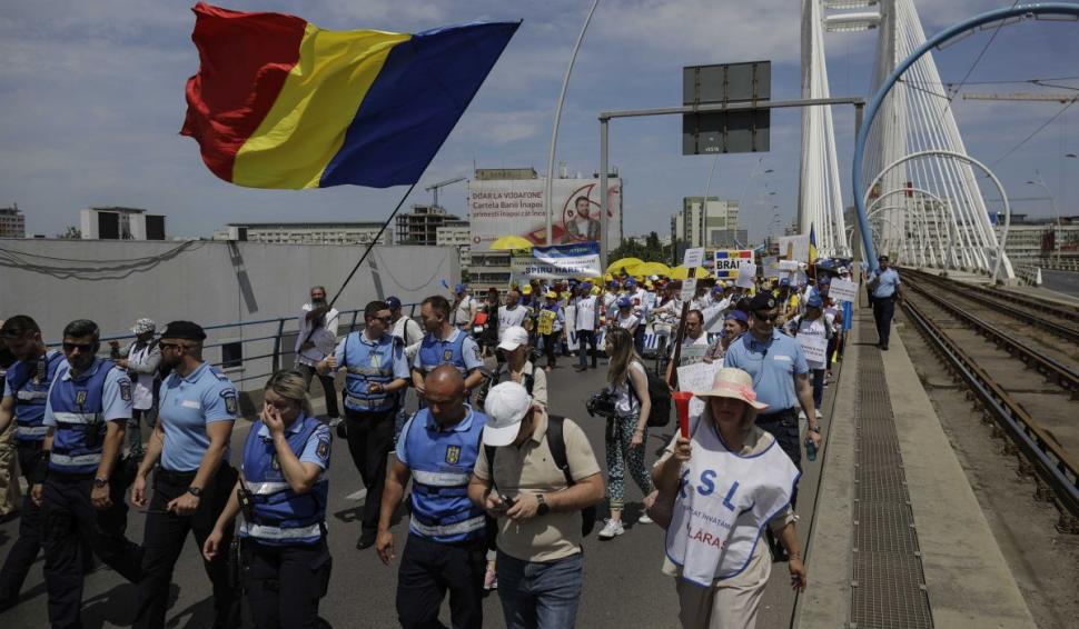 Noua ofertă de la Guvern pentru profesorii sindicalişti: prime anuale şi salarii mai mari din 2024. "Lăsăm colegii să hotărască" 839364