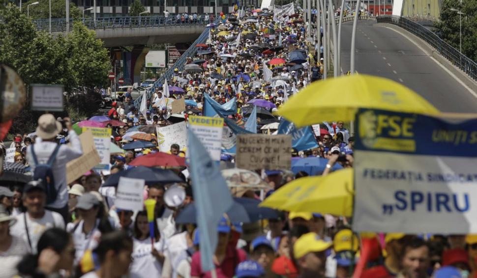 Noua ofertă de la Guvern pentru profesorii sindicalişti: prime anuale şi salarii mai mari din 2024. "Lăsăm colegii să hotărască" 839369