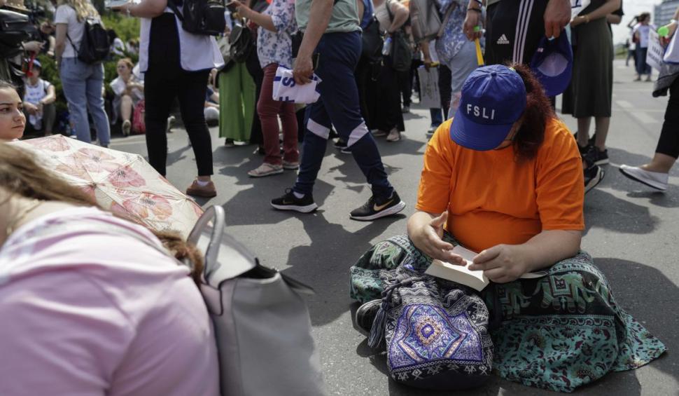 Noua ofertă de la Guvern pentru profesorii sindicalişti: prime anuale şi salarii mai mari din 2024. "Lăsăm colegii să hotărască" 839373