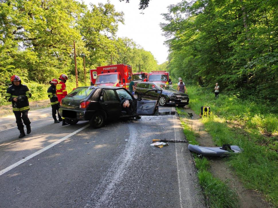 Trei morţi şi un adolescent readus la viaţă, după un accident cumplit în Răşinari, Sibiu 839488