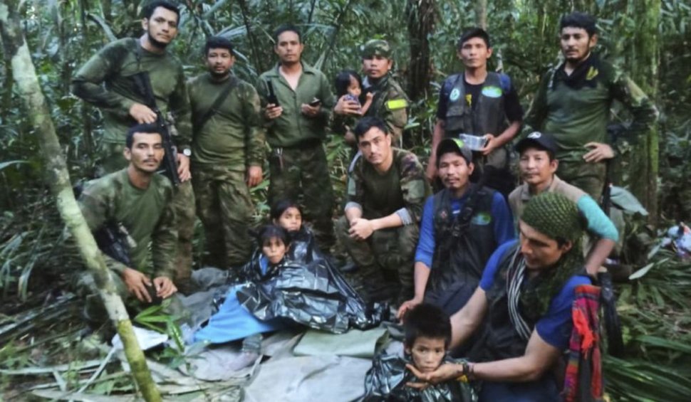 Patru copii au fost găsiţi în viaţă la 40 de zile după ce s-au prăbuşit cu un avion în jungla din Columbia