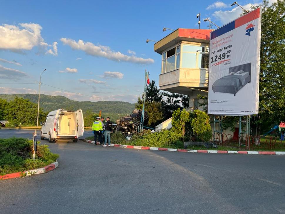 Un tânăr a murit după ce a intrat cu maşina în fostul post de Poliţie din Băneşti, în Prahova 839647
