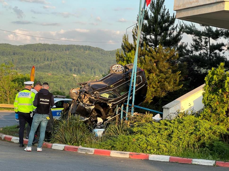 Un tânăr a murit după ce a intrat cu maşina în fostul post de Poliţie din Băneşti, în Prahova 839649