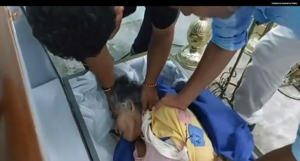 "Dumnezeu i-a dat mamei mele o a doua şansă!" | O femeie de 76 de ani "a înviat" la propria înmormântare. A deschis ochii şi a început să îşi mişte mâinile 839814