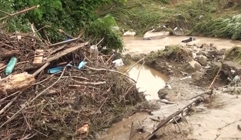 Imagini apocaliptice cu ploile torenţiale care au măturat România | Sute de case au fost inundate 839894