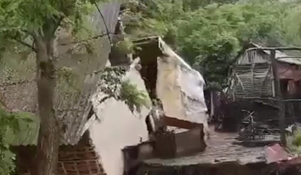 Imagini apocaliptice cu ploile torenţiale care au măturat România | Sute de case au fost inundate 839899