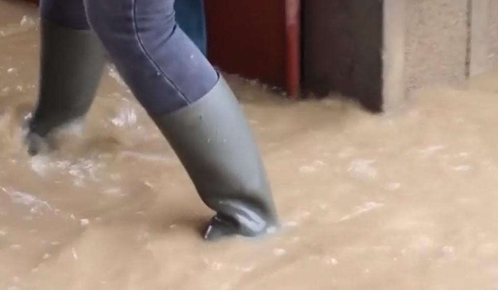 Imagini apocaliptice cu ploile torenţiale care au măturat România | Sute de case au fost inundate 839900