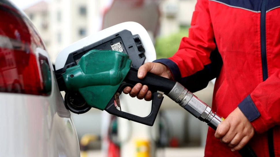 Prețul carburanților în România, astăzi, 12 iunie 2023. Prețul motorinei standard, sub cel al benzinei