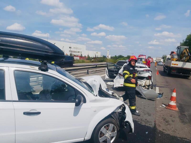 Accident cu cinci mașini pe A1, la intrarea în Bucureşti | Un copil a fost rănit | Traficul este restricționat 840084