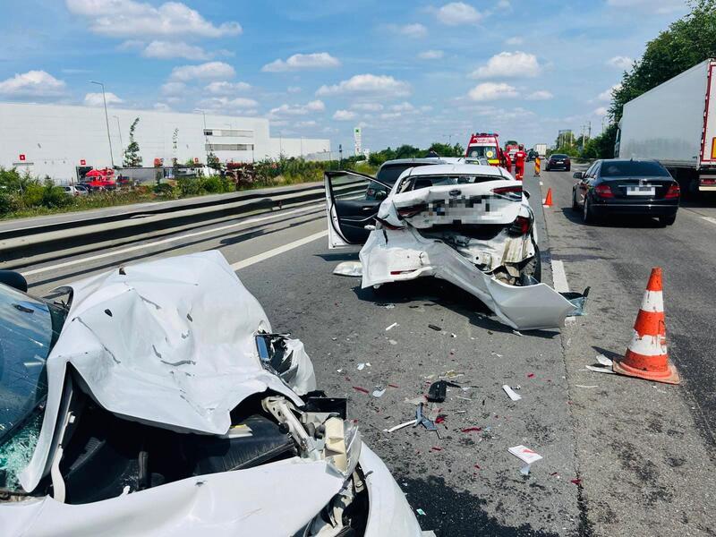 Accident cu cinci mașini pe A1, la intrarea în Bucureşti | Un copil a fost rănit | Traficul este restricționat 840086