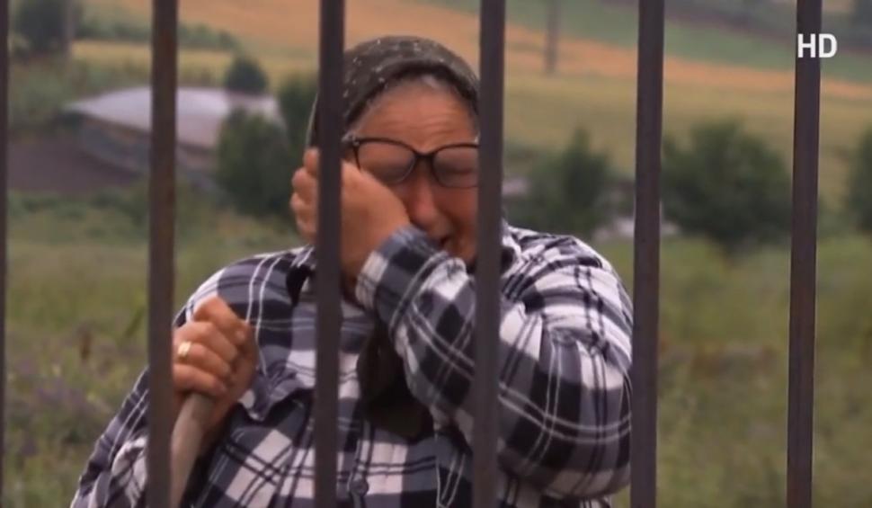 Imagini cu dezastrul lăsat în urmă de Codul roşu din sud-vestul ţării | Localnicii fac un zid de saci de nisip pentru a opri şuvoaiele 840104