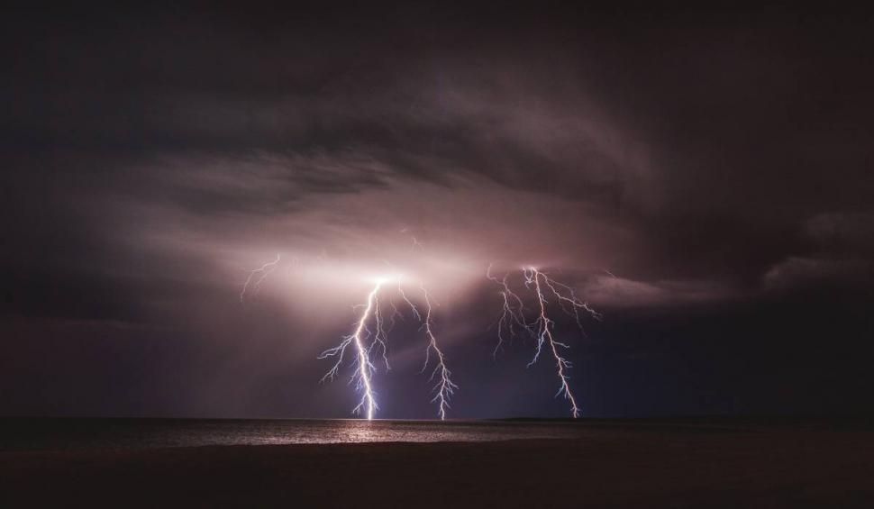 Alertă meteo în Europa! Un nou ciclon face prăpăd în cinci țări. Sunt anunțate vijelii și ploi abundente 840275