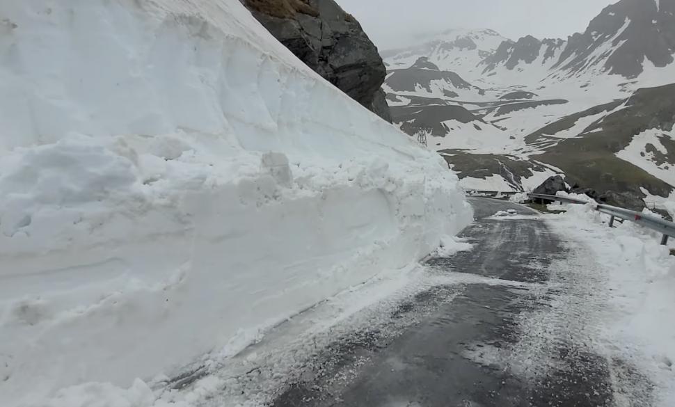 Când se deschide Transfăgărășan în 2023? E zăpadă de 2 metri în unele zone 840323