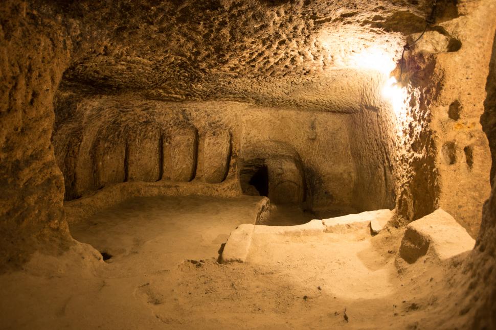 Descoperire inedită făcută de un bărbat în timp ce urmărea o găină în curte, în Turcia 840499