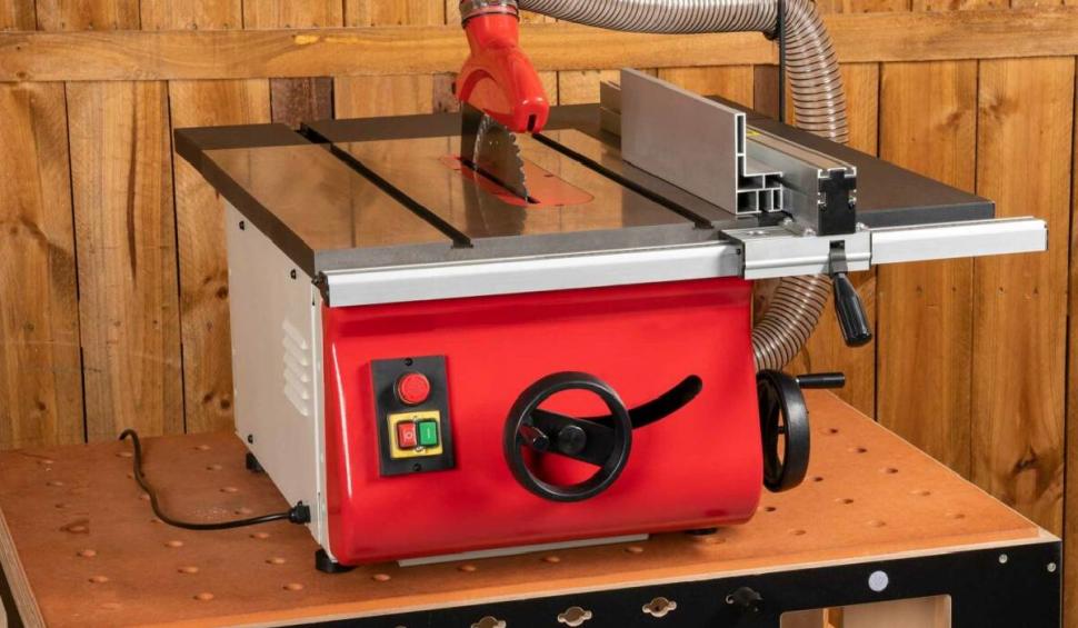 Mobilitate și flexibilitate în atelierul tău cu fierăstrăul circular cu masă 840413