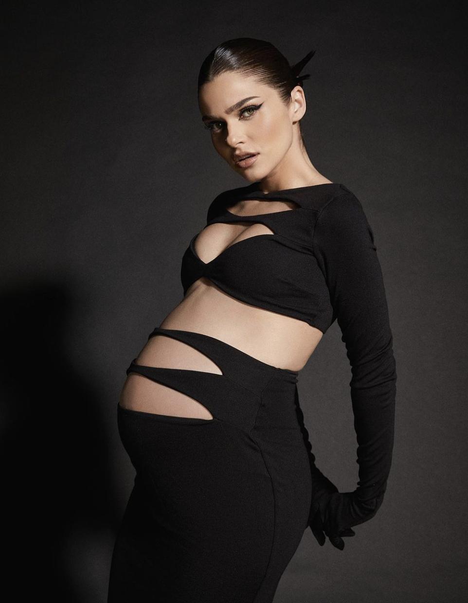 Primele imagini cu bebelușul lui Theo Rose. Mesajul emoționant postat de artistă: ”Sasha e foarte norocos” 840430