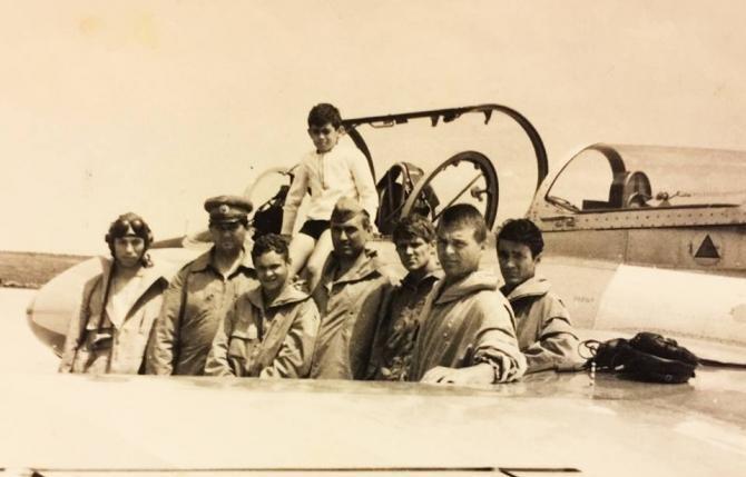 Recunoşti băieţelul simpatic din imagine? | Azi este unul dintre cele mai importante nume din România 840528