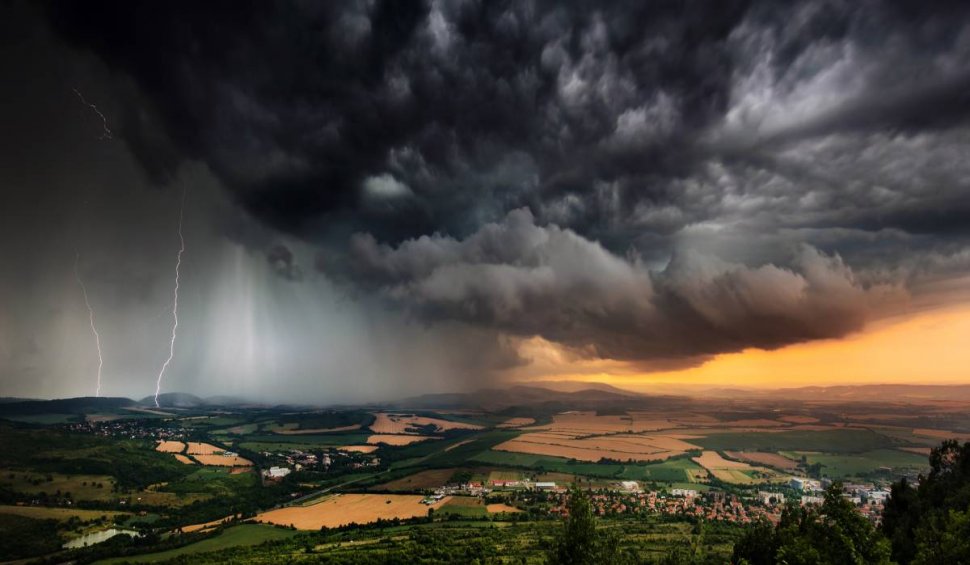 Alertă meteo! Ploi torențiale și furtuni în Europa! Cod roșu și cod portocaliu în cinci țări