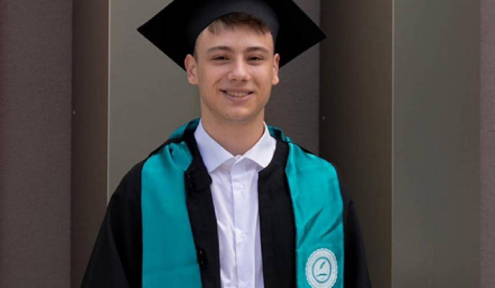 "Prefer România, casa mea". El este Antonio, un elev român care s-a întors în țară după 12 ani petrecuți în Italia 840771