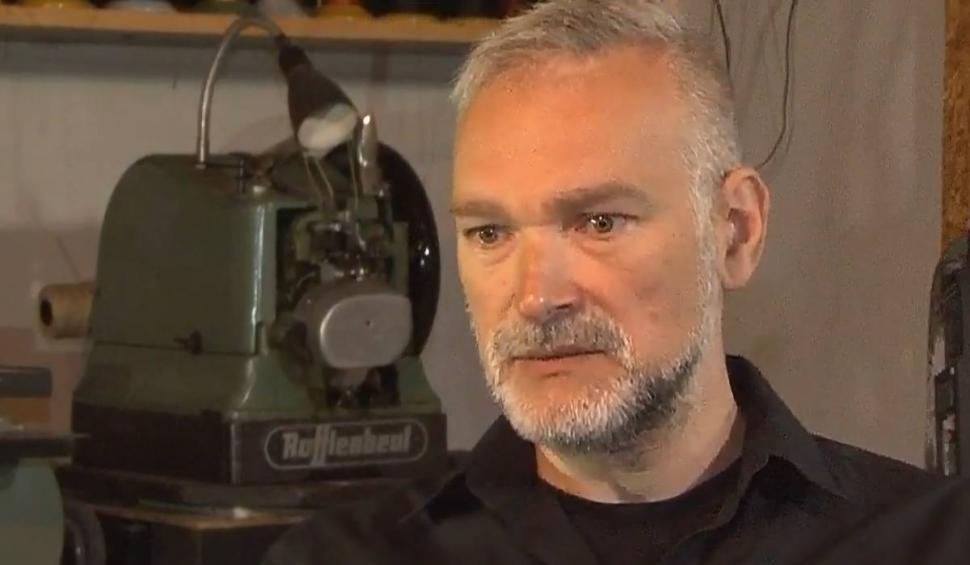 El este designerul român care a cucerit lumea cu pantoful perfect | Preţul materialelor e mai mare decât un city break la Paris, cu trei nopţi de cazare 840652