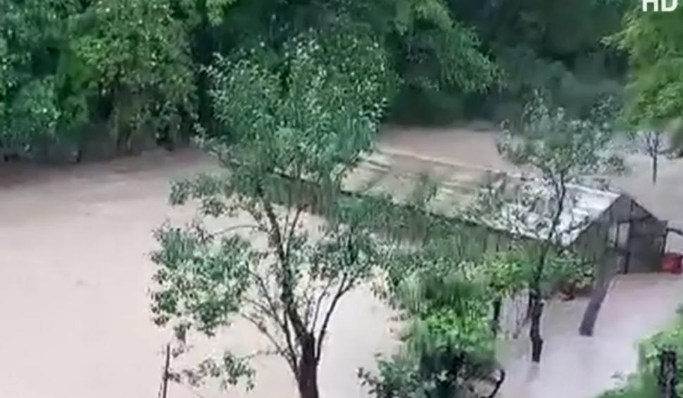 Imagini apocaliptice cu prăpădul lăsat în urmă de furtunile din România | În ce zone există încă pericol 840732