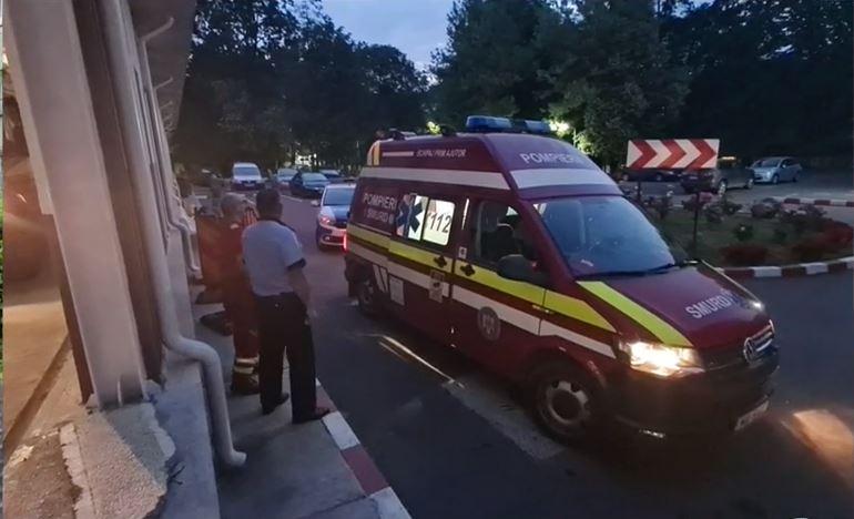 Paramedic de la SMURD Botoșani, lovit în cap de un pacient chiar în curtea spitalului 840650