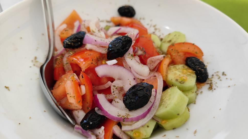 Cât costă acum un prânz copios în Grecia. Un român aflat în Thassos a dezvăluit preţurile 840781