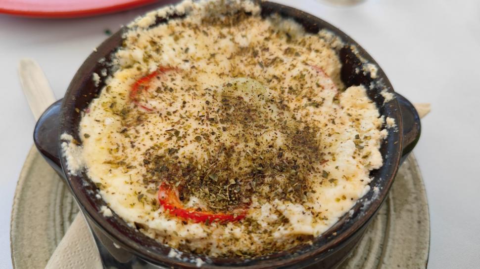 Cât costă acum un prânz copios în Grecia. Un român aflat în Thassos a dezvăluit preţurile 840785