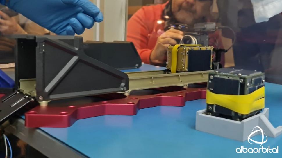 Al doilea satelit românesc construit de elevii unui liceu din Bucureşti a ajuns pe orbită la bordul unei rachete deţinute de Elon Musk 840725