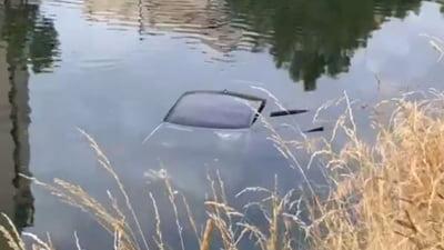 Un şofer beat a căzut cu maşina în Dâmboviţa, pe Splaiul Independenţei 840751