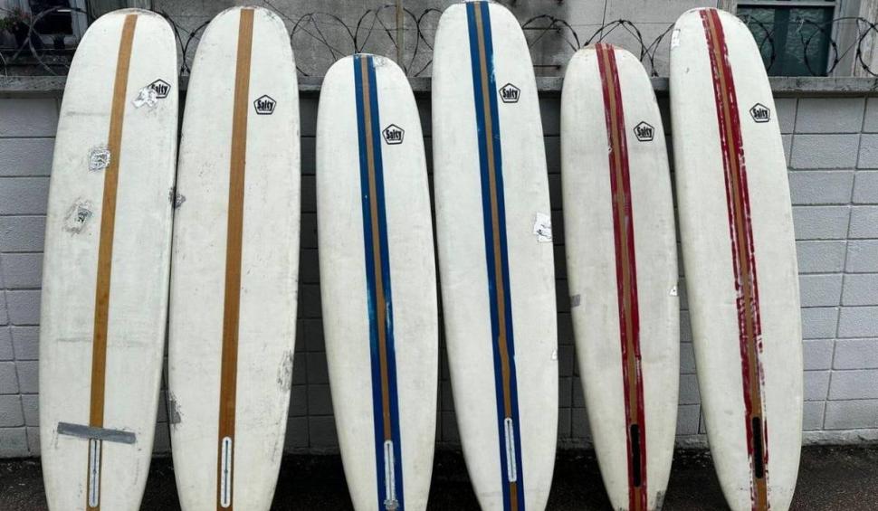 Zeci de kilograme de cocaină, aduse în Europa, cu plăci de surf. Polițiștii au destructurat o uriașă rețea internațională de trafic de droguri 840708