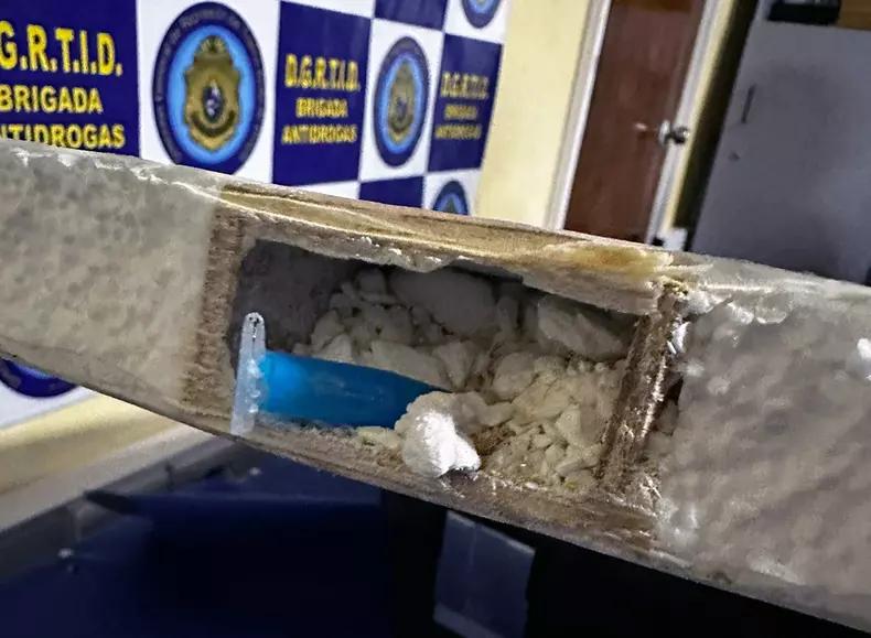 Zeci de kilograme de cocaină, aduse în Europa, cu plăci de surf. Polițiștii au destructurat o uriașă rețea internațională de trafic de droguri 840709