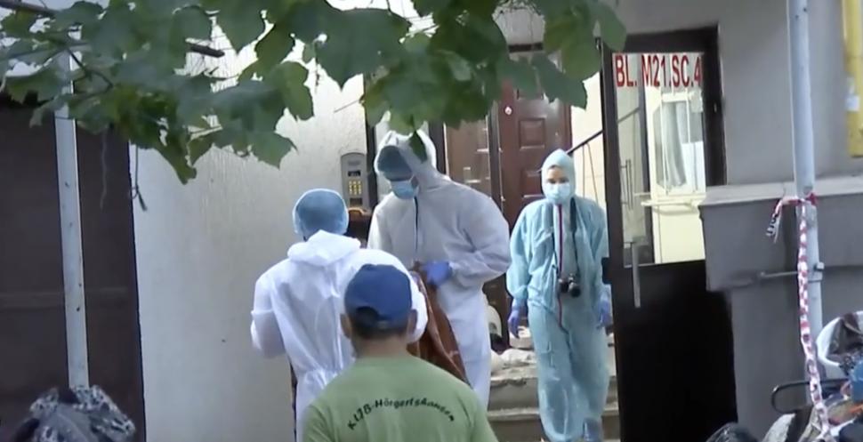 Cadavre de câini și munți de gunoaie, găsite în apartamentul unei femei din București | ”A fost văzută săpând o groapă lângă bloc” 840877