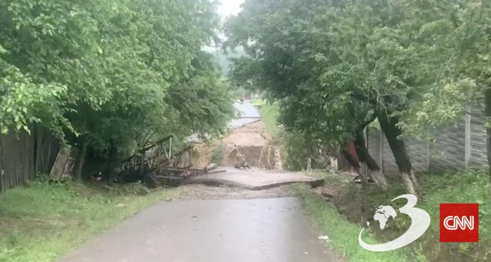 Fenomenele extreme fac prăpăd: Un pod s-a surpat din cauza ploilor puternice și a inundațiilor, în Dolj 840851