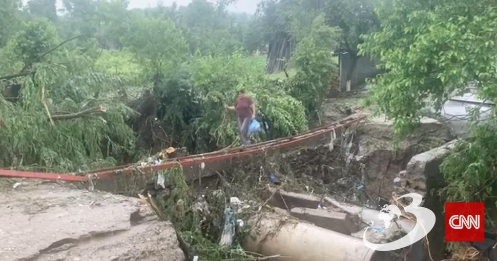 Fenomenele extreme fac prăpăd: Un pod s-a surpat din cauza ploilor puternice și a inundațiilor, în Dolj 840856